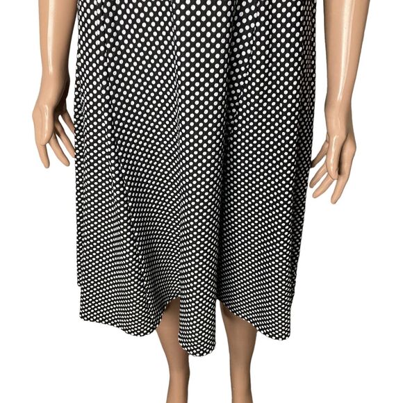 Torrid Dress 1X Black White Polka Dot Swing Mini Challis Shirred Front Skater - Picture 8 of 9